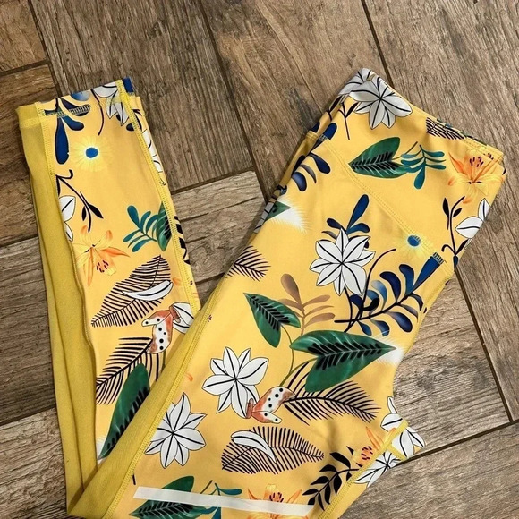 Zyia Active Yellow Floral Reflective Light Tight Hi-Rise Leggings Size 6-8 - Picture 5 of 5